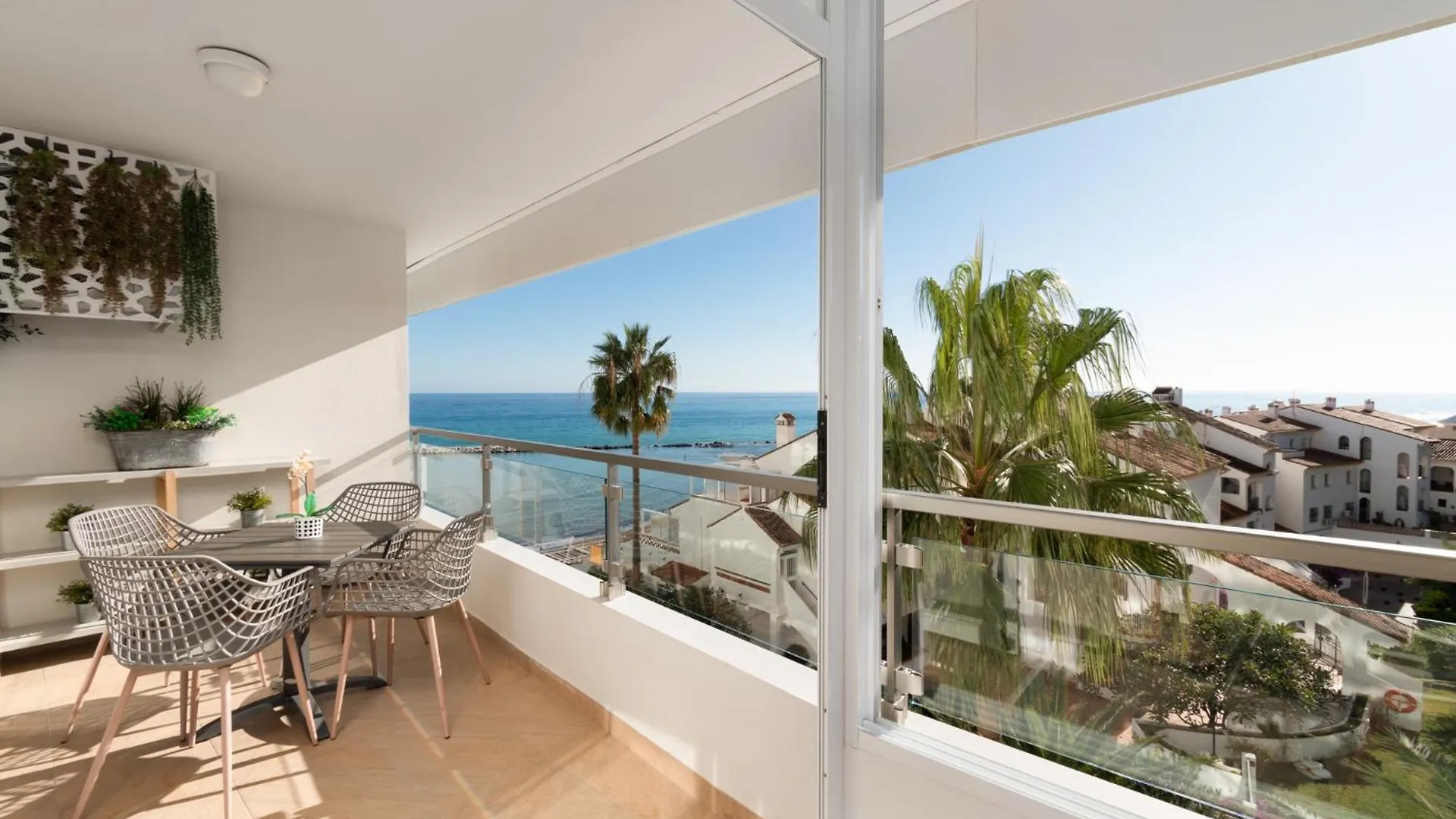 Luxury Frontline Beach Apartment With Sea View Benalmadena