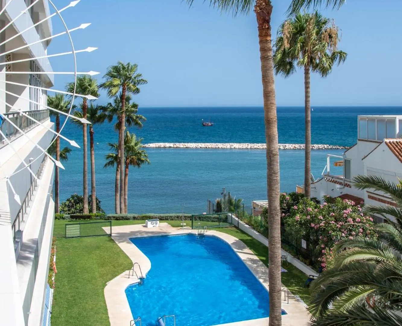 Luxury Frontline Beach Apartment With Sea View Benalmadena